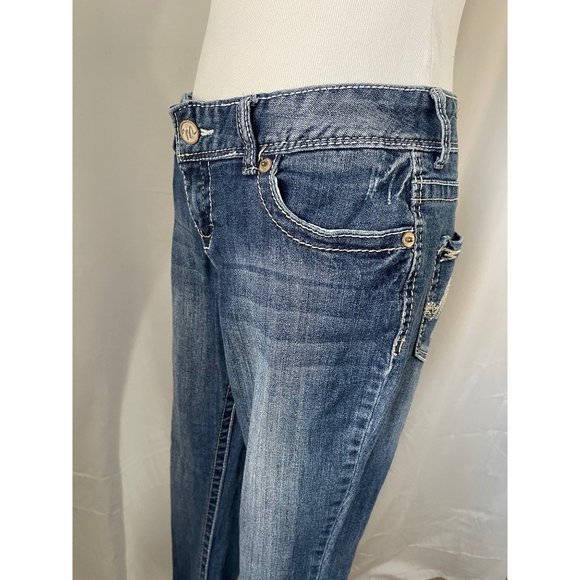 Maurices Medium Wash Mid-Rise Curvy Boot Cut Fit Jeans - Picture 12 of 12